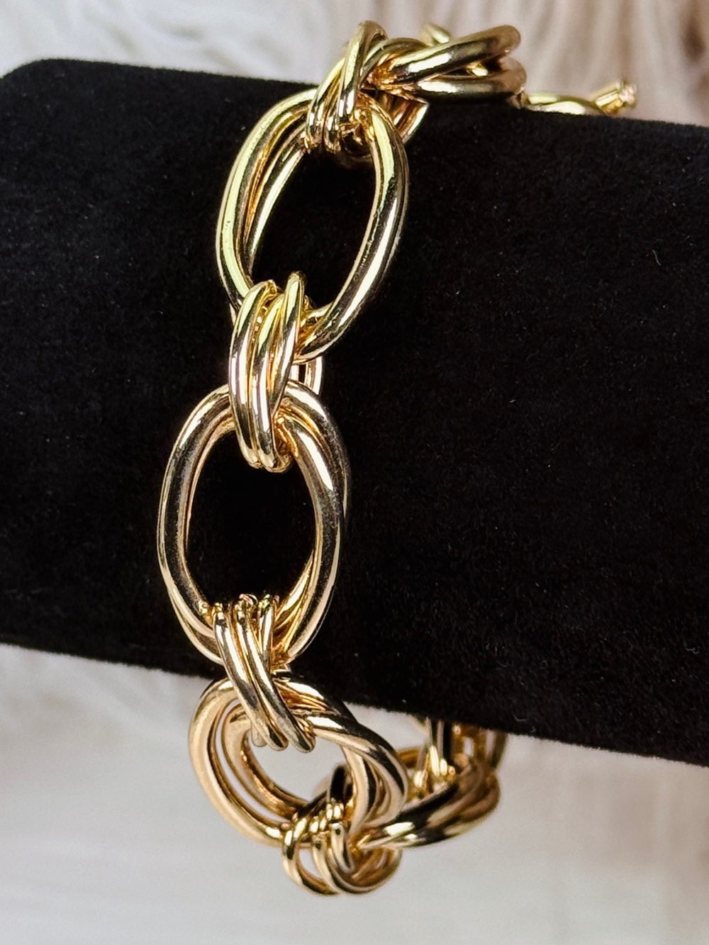 Gold Tone Chunky Oval Link Toggle Chain Bracelet Statement Modern